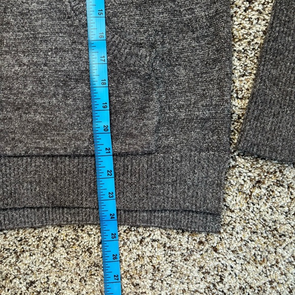 Barefoot Dreams | Cozychic Lite Pullover, Carbon Pewter (Tan/Gray), Size Medium - Picture 11 of 15